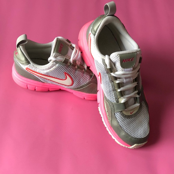 Nike Shoes - Nike sneaker